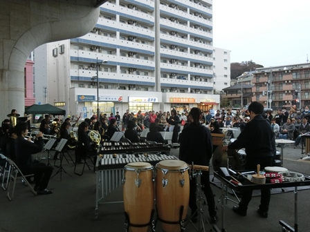 黒沢池の音楽祭 in 村上駅前広場の様子