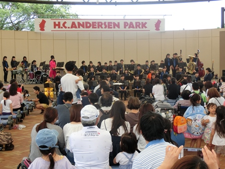 パークライブステージ in アンデルセン公園の様子