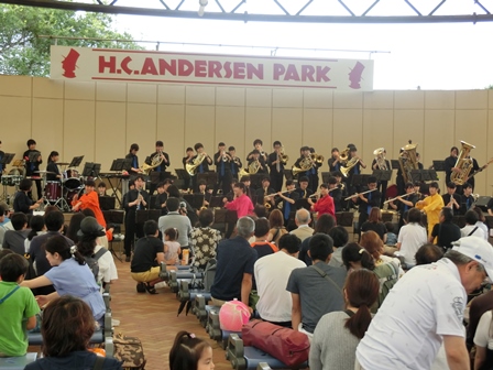パークライブステージ in アンデルセン公園の様子