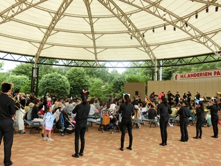 パークライブステージ in アンデルセン公園の様子