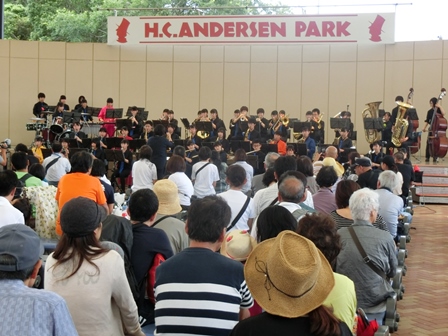 パークライブステージ in アンデルセン公園の様子