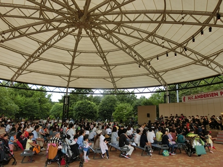 パークライブステージ in アンデルセン公園の様子