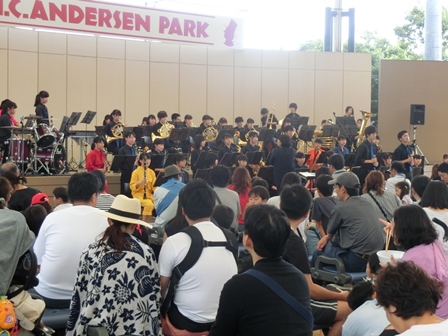 パークライブステージ in アンデルセン公園の様子
