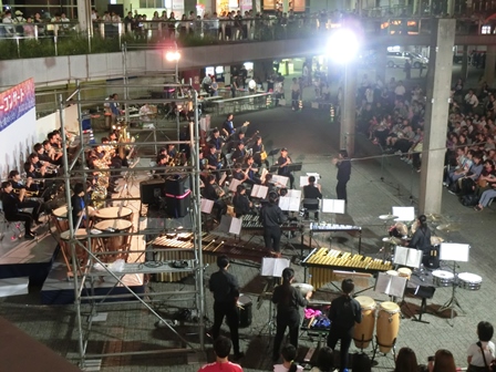 東葉サマーコンサート in 八千代緑が丘駅南側前広場の様子