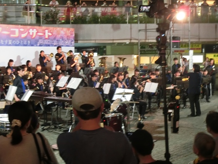 東葉サマーコンサート in 八千代緑が丘駅南側前広場の様子