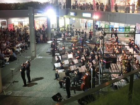 東葉サマーコンサート in 八千代緑が丘駅南側前広場の様子