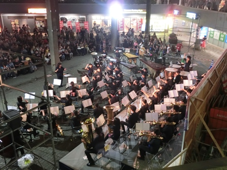 東葉サマーコンサート in 八千代緑が丘駅南側前広場の様子