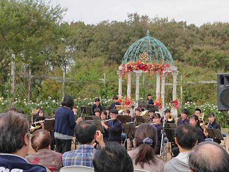 ローズガーデン学生コンサート in 京成バラ園の様子