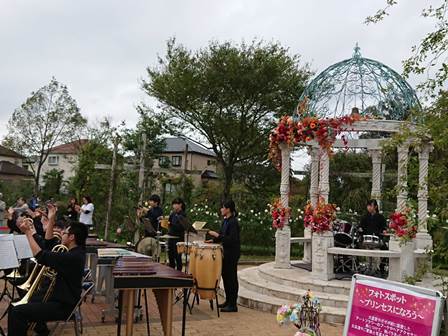 ローズガーデン学生コンサート in 京成バラ園の様子
