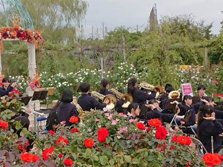 ローズガーデン学生コンサート in 京成バラ園の様子