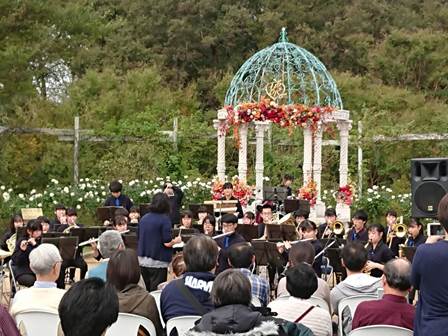 ローズガーデン学生コンサート in 京成バラ園の様子
