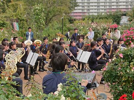 ローズガーデン学生コンサート in 京成バラ園の様子