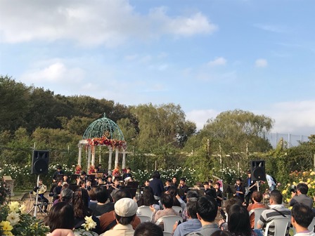 ローズガーデン学生コンサート in 京成バラ園の様子