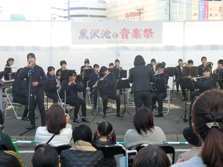 黒沢池の音楽祭 in 村上駅前広場の様子