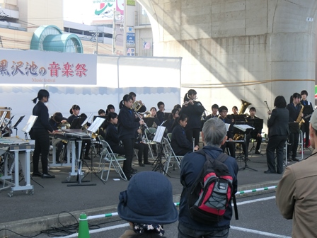 黒沢池の音楽祭 in 村上駅前広場の様子