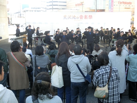黒沢池の音楽祭 in 村上駅前広場の様子