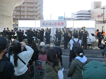 黒沢池の音楽祭 in 村上駅前広場の様子