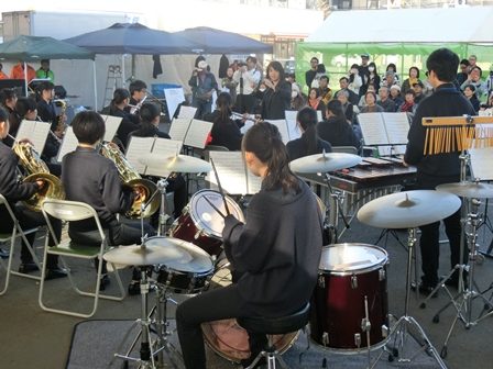 黒沢池の音楽祭 in 村上駅前広場の様子