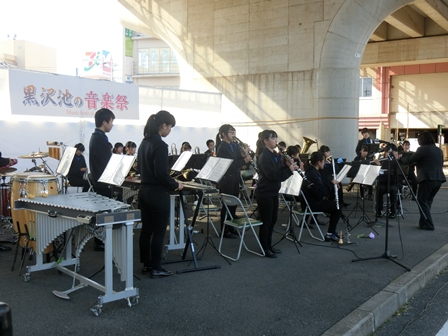 黒沢池の音楽祭 in 村上駅前広場の様子