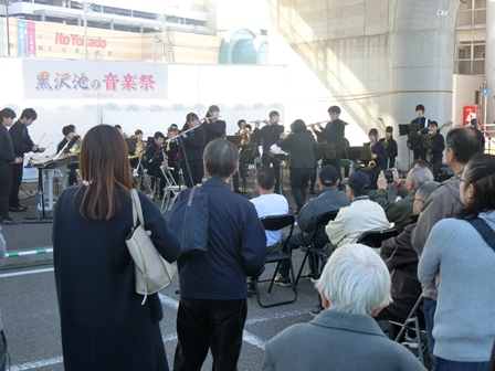 黒沢池の音楽祭 in 村上駅前広場の様子