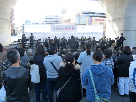 黒沢池の音楽祭 in 村上駅前広場の様子