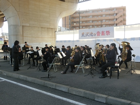 黒沢池の音楽祭 in 村上駅前広場の様子