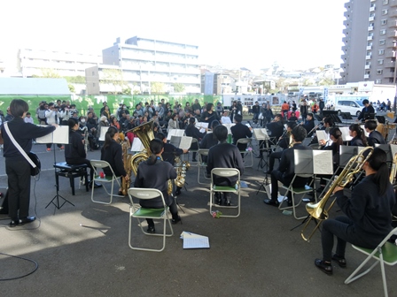 黒沢池の音楽祭 in 村上駅前広場の様子