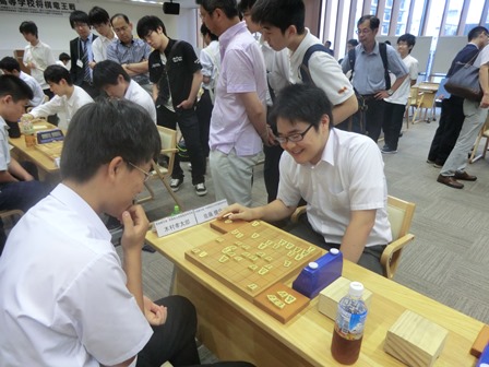 第28回全国高等学校・将棋竜王戦の全国大会の様子