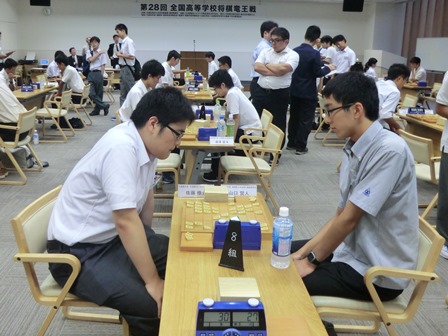 第28回全国高等学校・将棋竜王戦の全国大会の様子